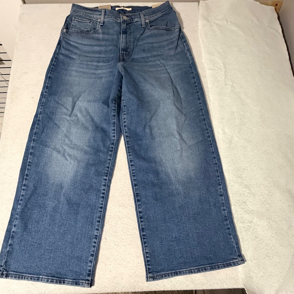 Levis Womens High Rise Wide Leg Ankle Jeans Medium Wash Blue Size 31x27 NEW